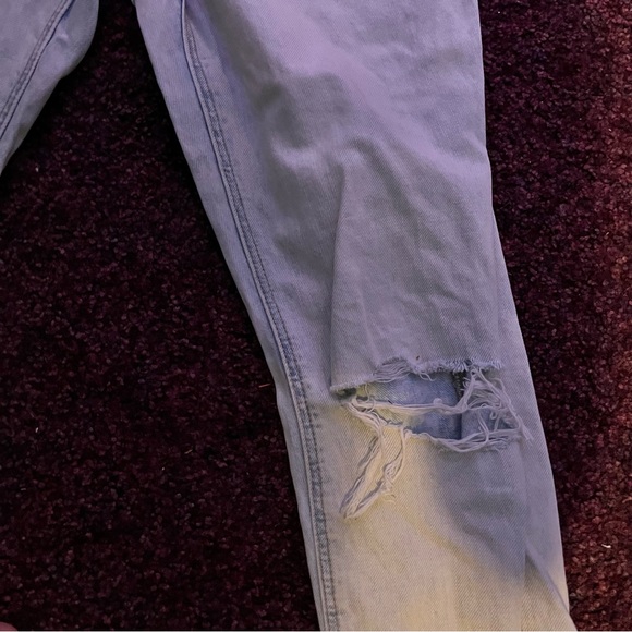 American Eagle Ripped Mom Jeans Light Wash NWOT - Picture 6 of 6